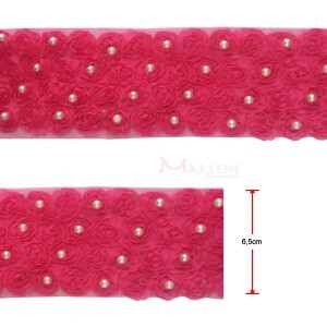 Passamanaria flor 4 fileiras com pérolas pink por metro