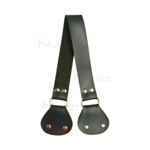 Alça em couro sintético 52cmx30mm com ponteira e fechamento com rebite